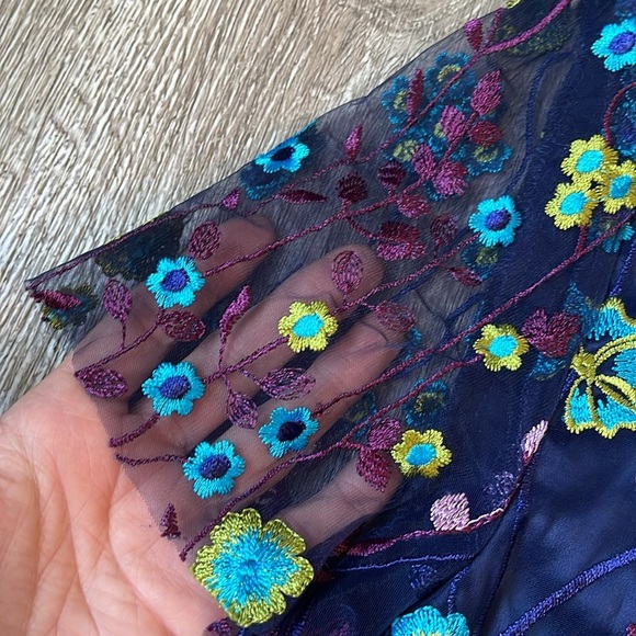 Tahari Floral Embroidered Navy blue Dress size 8 wedding shower guest - Picture 2 of 8